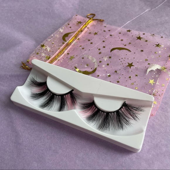 Pink highlight lashes - Picture 2 of 4